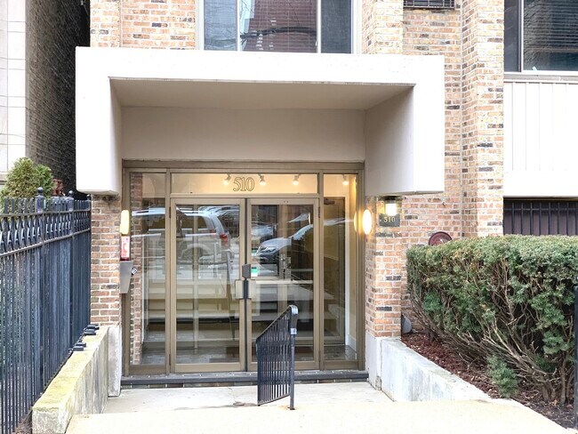 Building Photo - 510 W Fullerton Pkwy