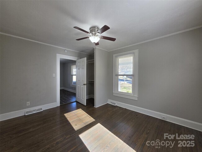 Building Photo - 818 Margate Ave