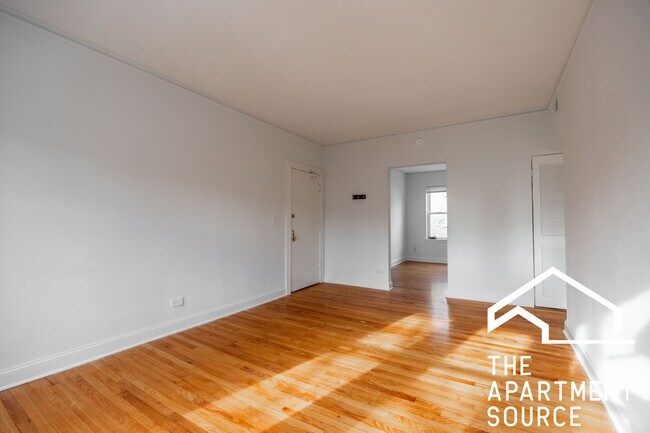 Building Photo - 2004 W Jarvis Ave