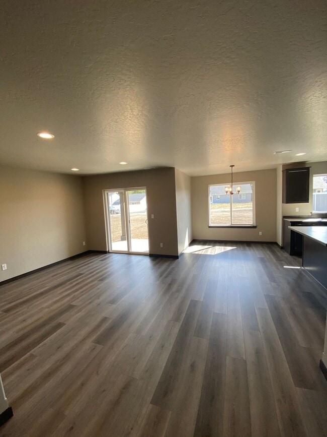 Building Photo - New home on 8th Avenue in Spirit Lake