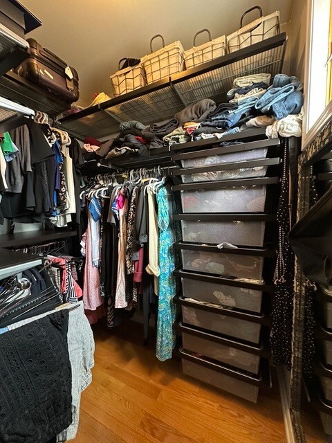 Walk. in closet 1 - 1901 S Louie Pkwy