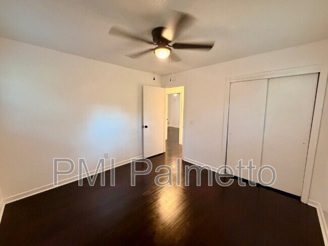 Building Photo - 128 Crestmore Dr