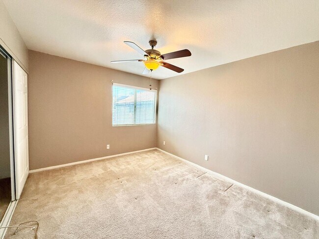 Building Photo - Amazing Peccole Ranch Home 4 beds & Pool