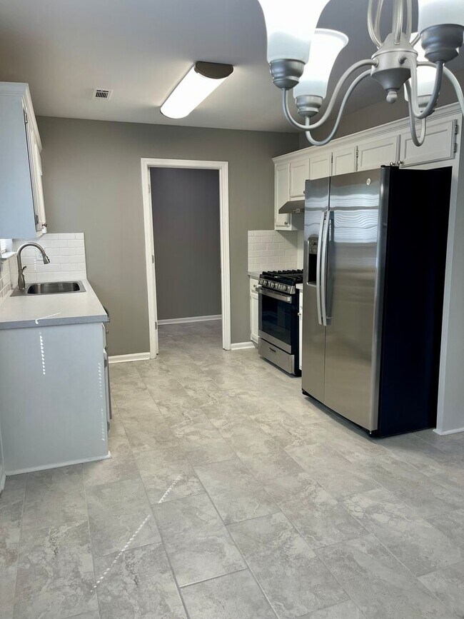 Building Photo - Beautiful 3 bedroom home in Hampton