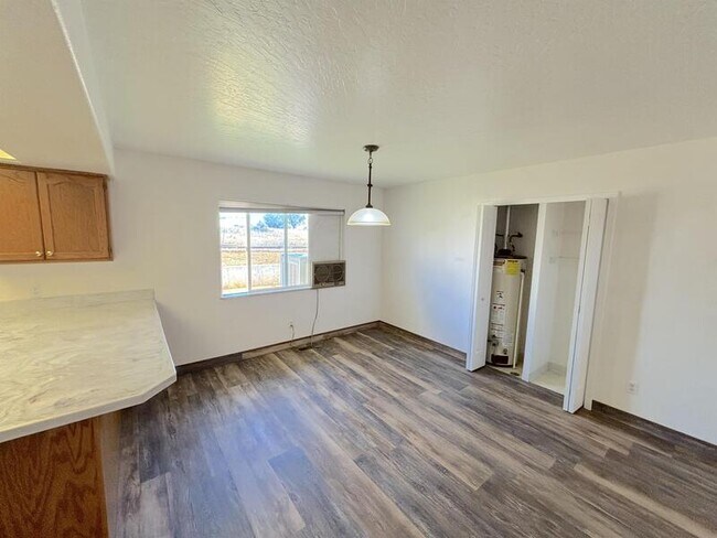 Building Photo - 465 Meadowlark Ln