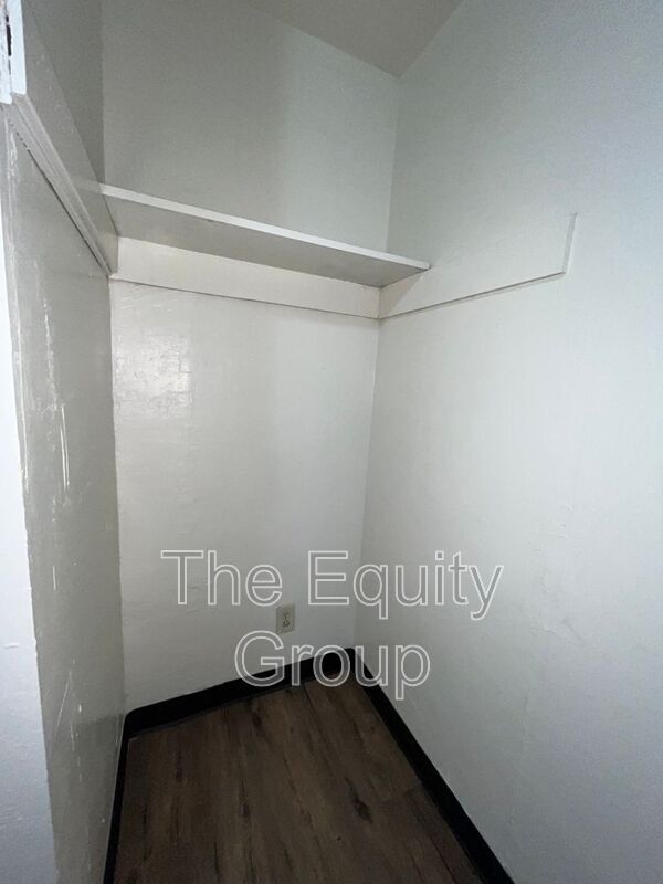 Building Photo - 352 S Blackstone St