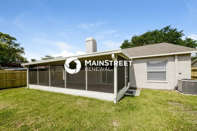 Building Photo - 4 Bedroom Pet-Friendly Home in Brandon, FL with Main Street Renewal