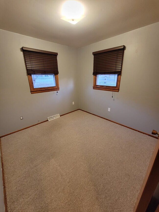 BR 1, view 1 - 104 S Park St