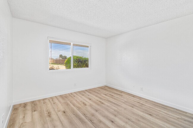 Building Photo - 12579 Kiowa Rd