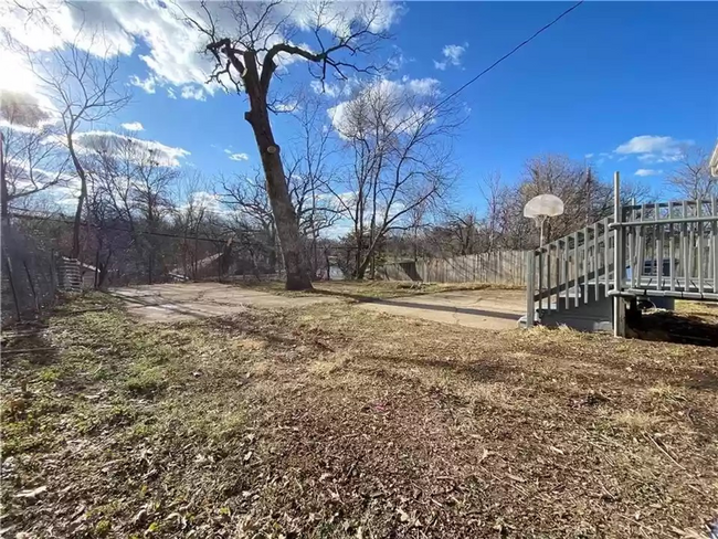 Building Photo - Stunning 4 Bed Home West of Drake