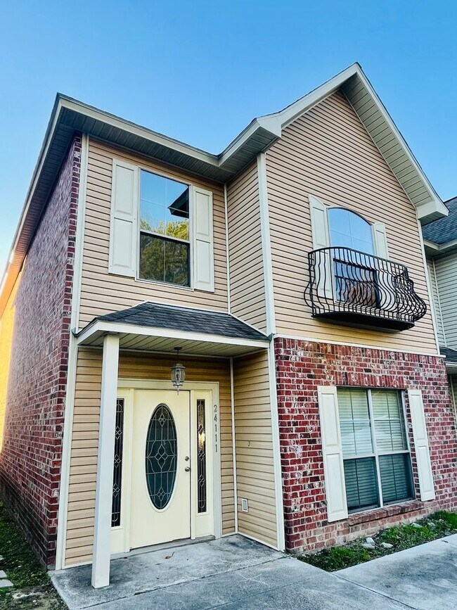 Townhome Chateau de Chene 24111 Chateau de Chene Blvd Walker LA
