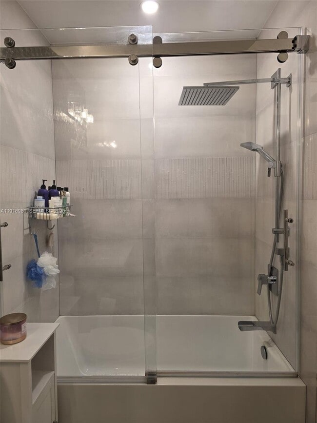 Building Photo - 15529 Miami Lakeway N