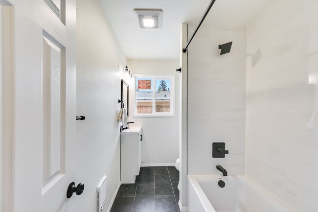 Building Photo - 8131 SE 68th Ave