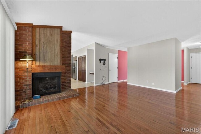 Building Photo - Welcome home to comfort and convenience in St. Peters!