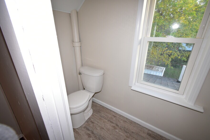 Building Photo - 1211 Summit St