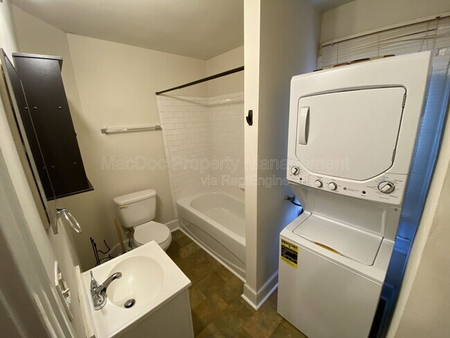 Building Photo - 320 Wolfe St