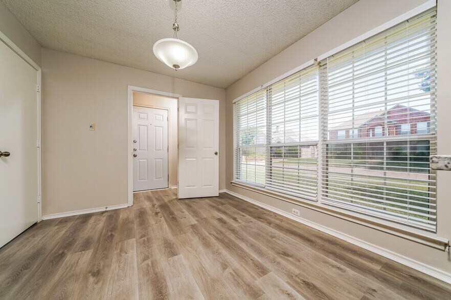 Building Photo - 601 Wedgewood Dr