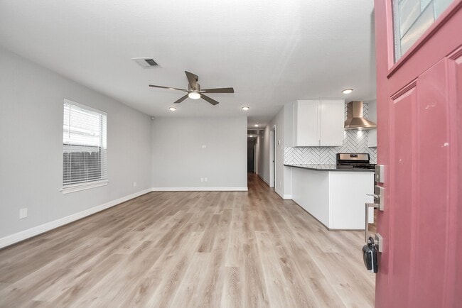 Building Photo - 821 E 36th St