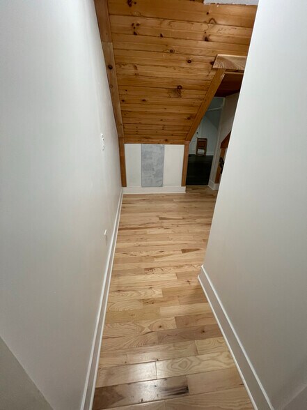 Building Photo - 18 Salmon Falls Rd