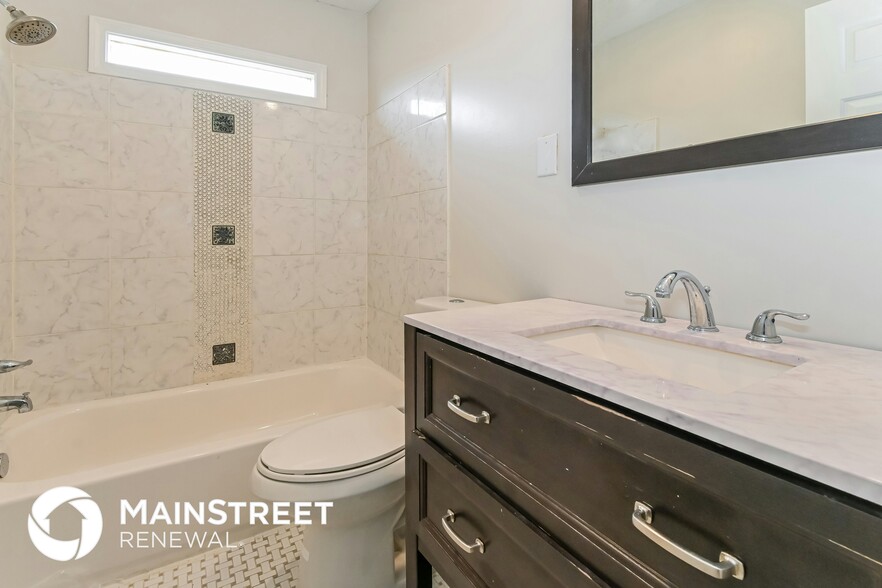 Building Photo - 4815 Beaconfield Cove