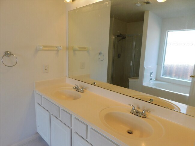 Building Photo - 3702 Heritage Colony Dr