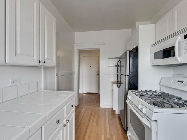 Building Photo - 2107 Pierce St