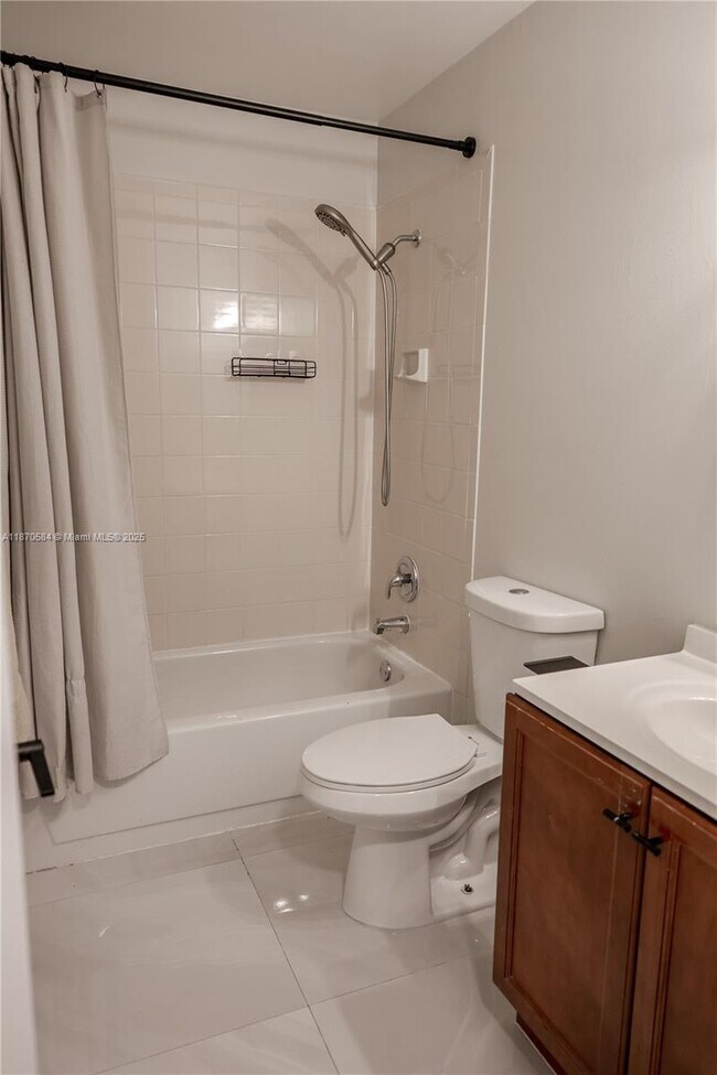 Building Photo - 6211 SW 138th Ct