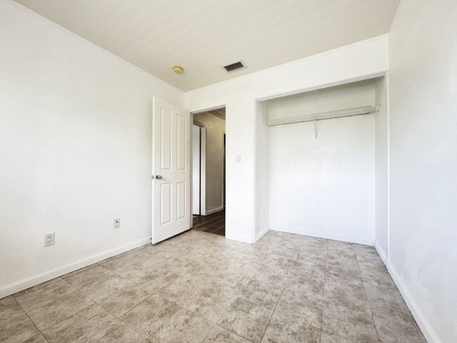 Building Photo - Pet Friendly Ewa Beach Townhouse with Cent...