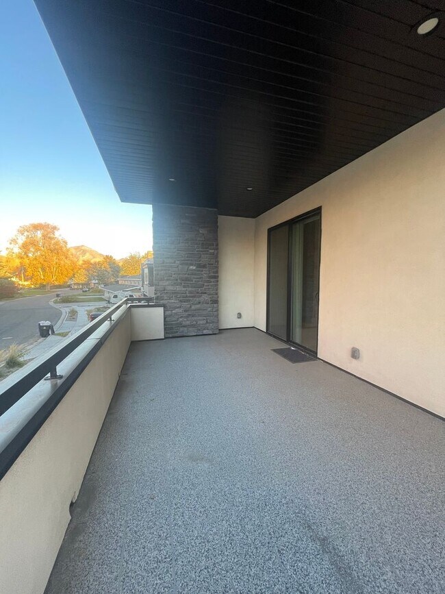 Building Photo - Modern Home in Millcreek – Stylish Living ...