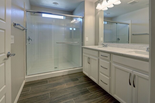 Building Photo - Newer, Fabulous town home in the heart of ...