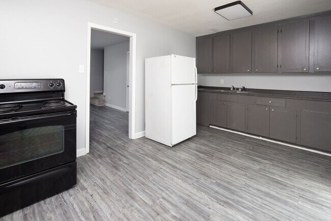 Building Photo - Spacious, affordable two bedroom townhouse in a great location in Charlotte!