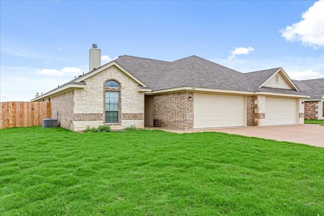 Building Photo - Duplex on Hilltop Drive | Midway ISD