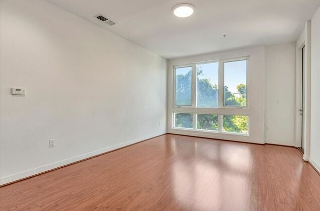 Building Photo - Bright 2BR / 2BA Condo with Balcony, Parking & Amenities in Central Dublin