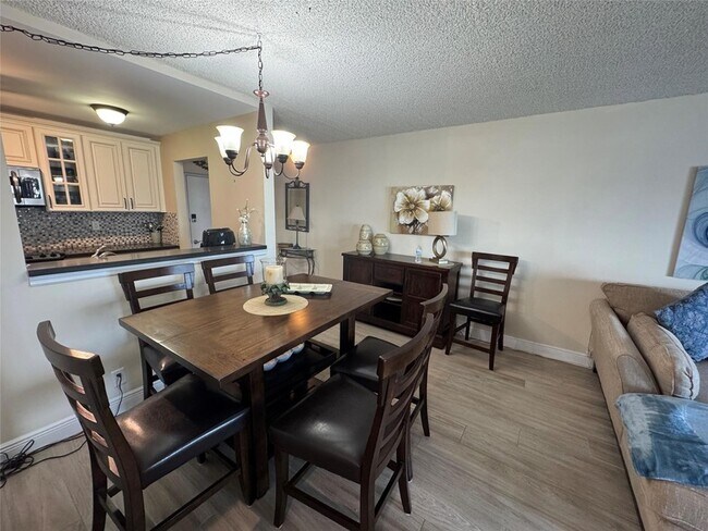 Building Photo - 95 N Birch Rd