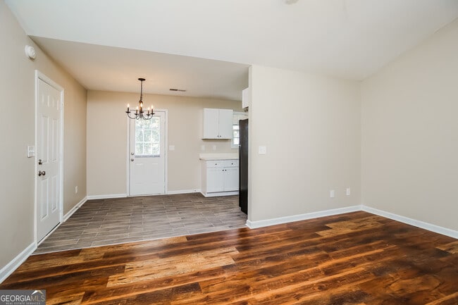 Building Photo - 73 Jordan Rd SE