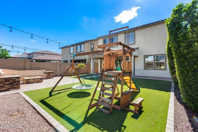 Building Photo - 9944 W Louise Dr