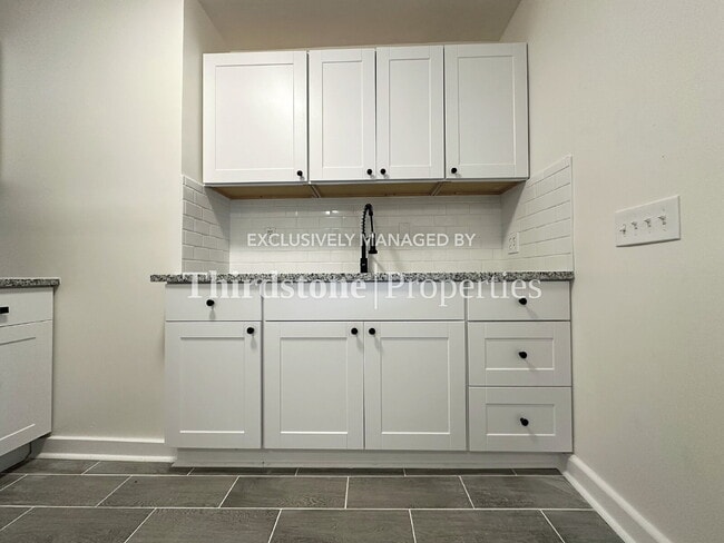 Building Photo - 1178 Murray Dr