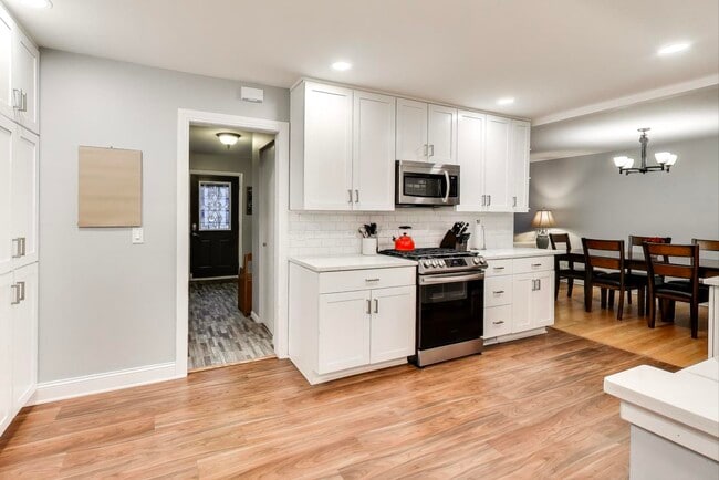 Building Photo - 6 S Waterman Ave