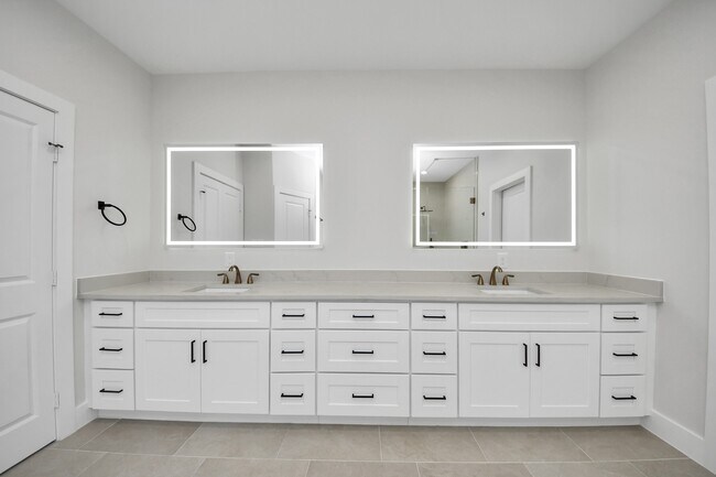 Building Photo - 8306 Comal St