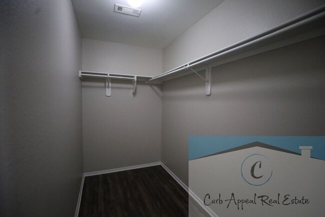 Building Photo - Move in special $900!! Spacious 4 bed, 2 bath home - Nettleton