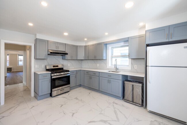 Building Photo - 100 W 46th St