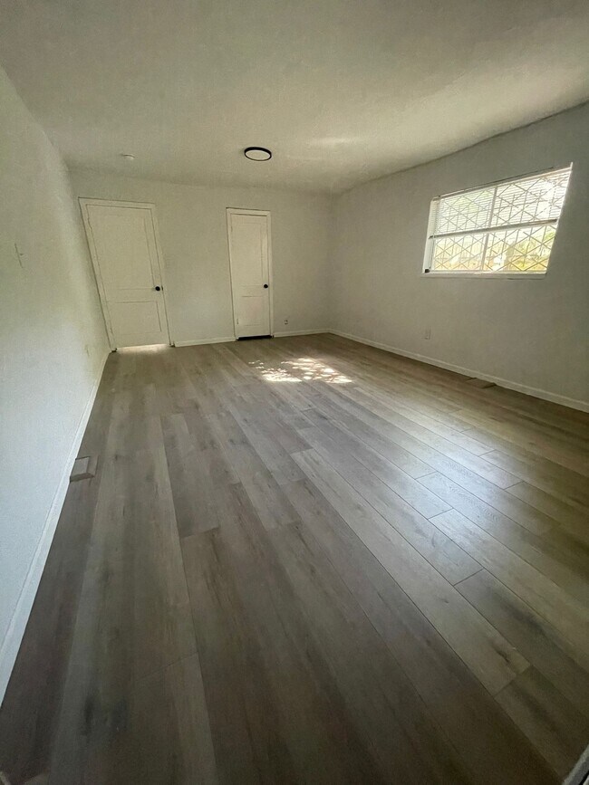 Building Photo - 7722 Darnay Dr