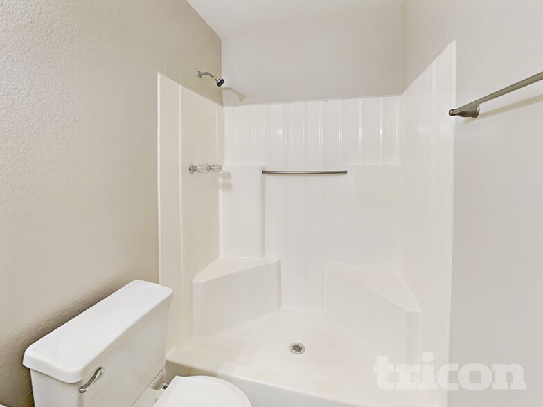 Building Photo - 6431 W Hatcher Rd