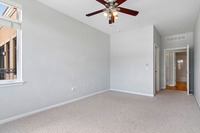 Building Photo - 106 S Ridgeland Ave