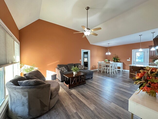 Building Photo - Lovely Custom Built Home with 2 Car Garage and Lots of Privacy