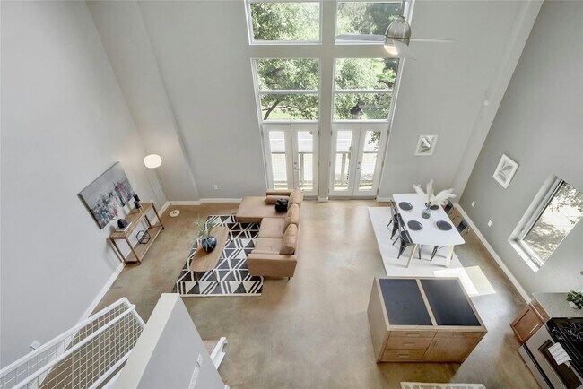 Building Photo - 1601 E Cesar Chavez St