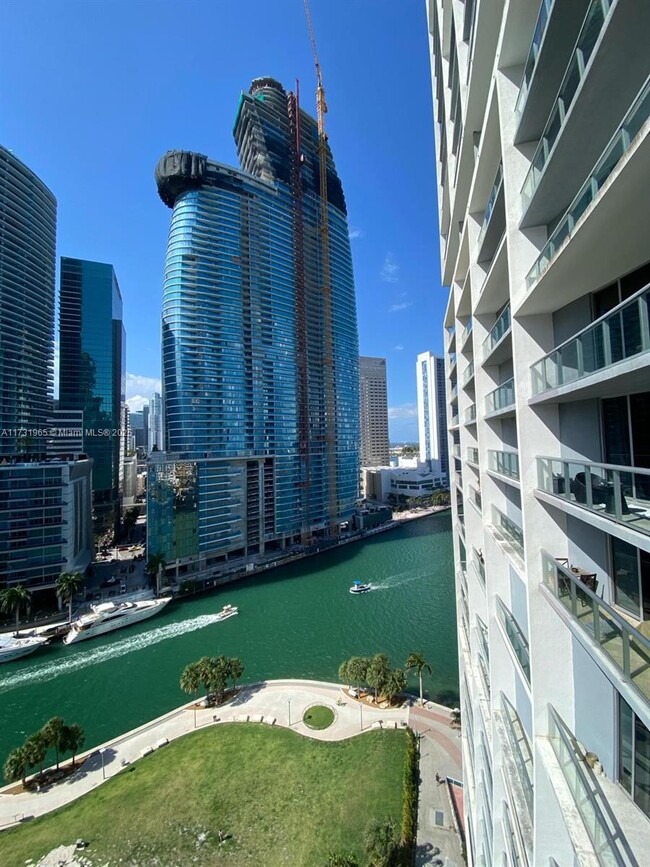 Building Photo - 475 Brickell Ave