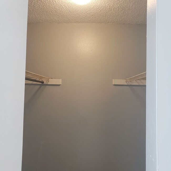 Building Photo - Nice upgraded 1bed/1bath condo conveniently located near busch garden's!