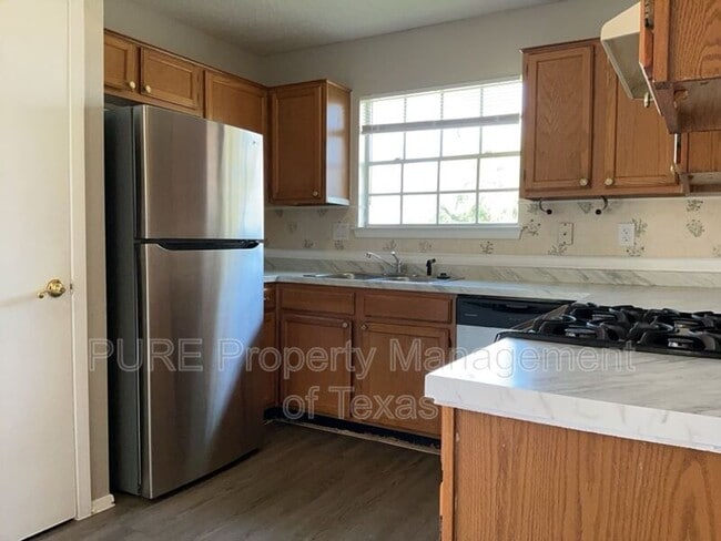 Building Photo - 608 Greenlawn Blvd