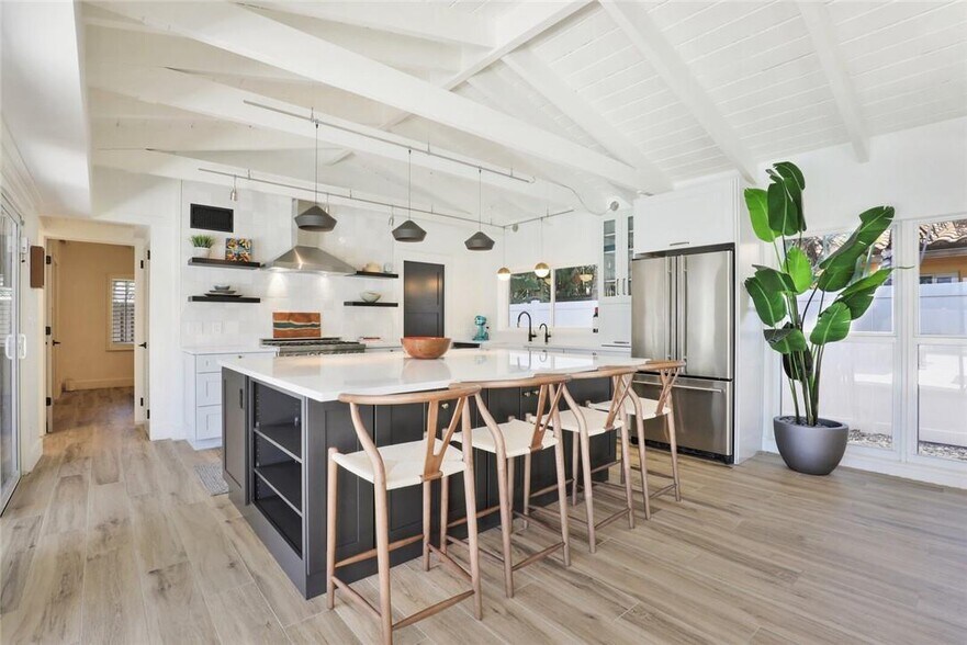 Building Photo - 278 Tropic Dr